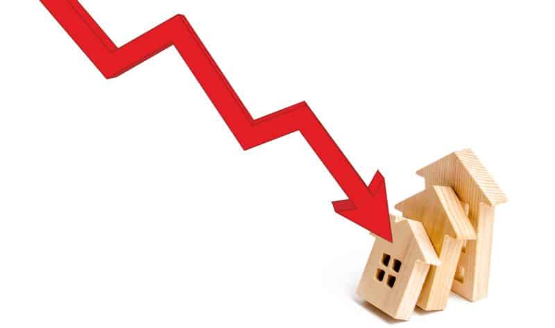 A red zig-zagged red arrow pointing downward 3 facades of a house front going from small to large.  The images reflects the thought that drug and alcohol relapse triggers can seemingly come out of nowhere and be very destructive.  Good relapse prevention identifies triggers and makes them manageable.  