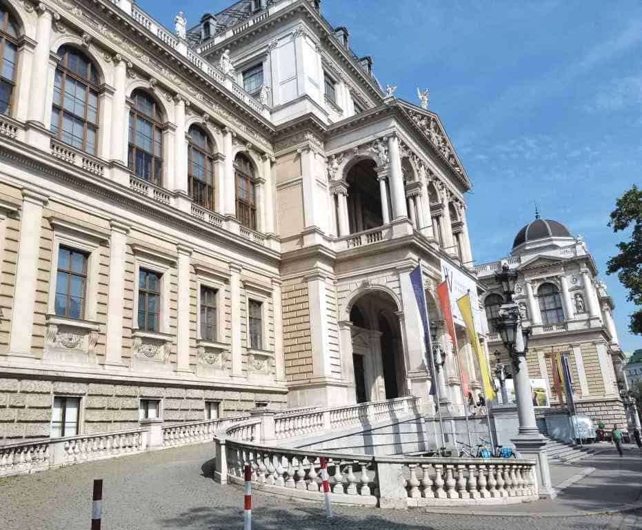 Freud. Front façade of the University of Vienna.  This is an important institution of education in Freud's biography.