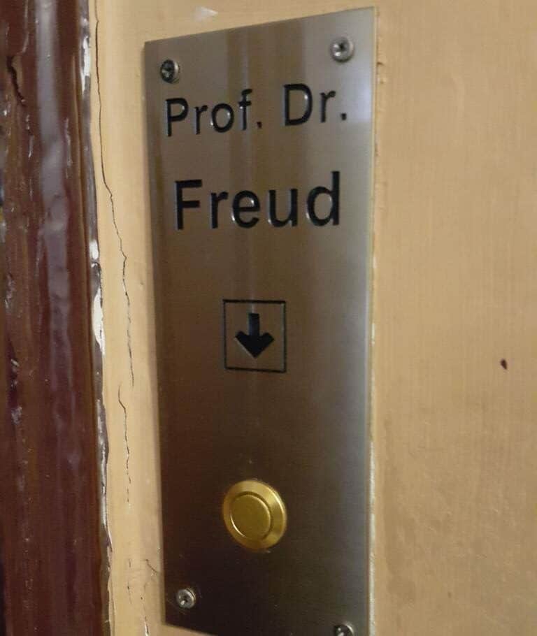 Doorbell, entrance to Freud practice in the Beggasse 19