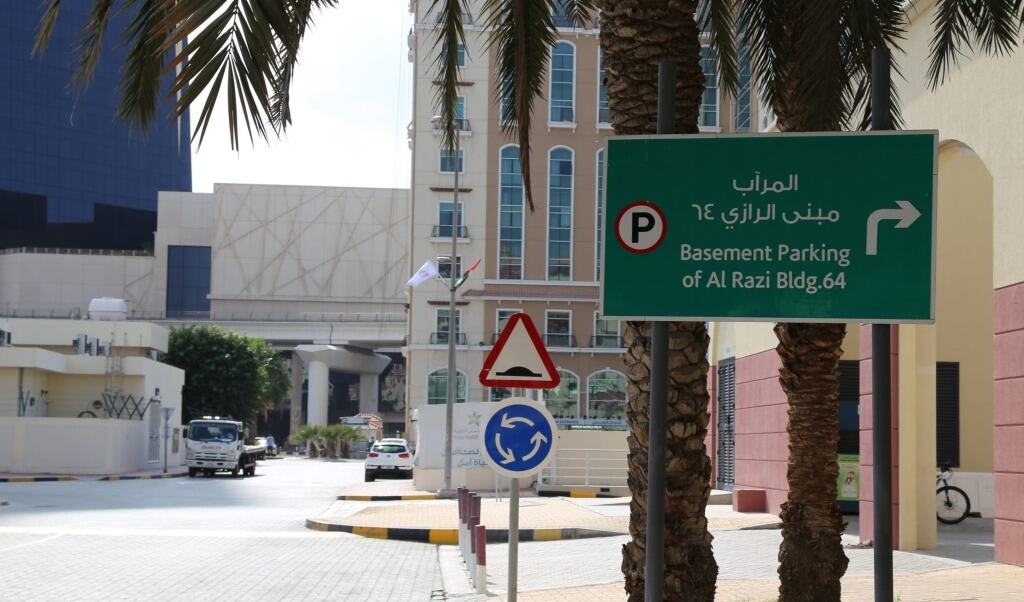 Roundabout at the end of the building complex. Entrance to the basement parking on the right.